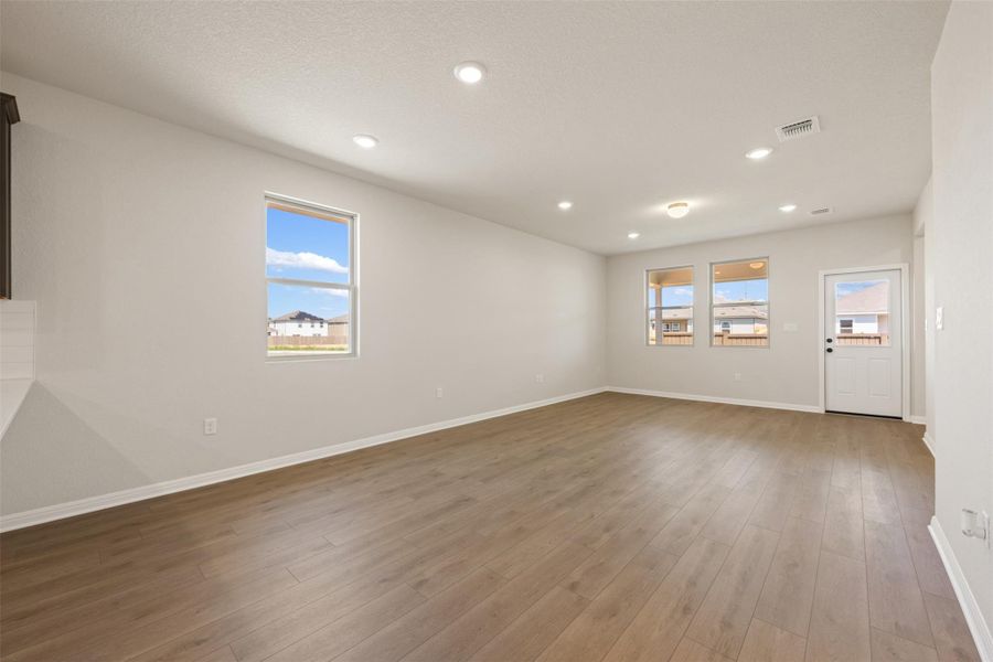 Spacious, unfurnished interior of a new home in Rolling Glen, Hutto (Image 32). Spacious, unfurnished interior of a new home in Rolling Glen, Hutto (Image 32).