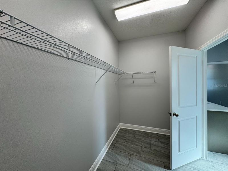 Spacious, unfurnished interior of a new home in , Dade City (Image 43).