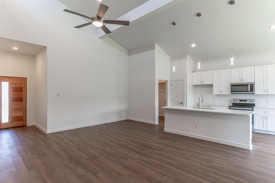 High ceilings, ceiling fan, kitchen bar and vinyl flooring