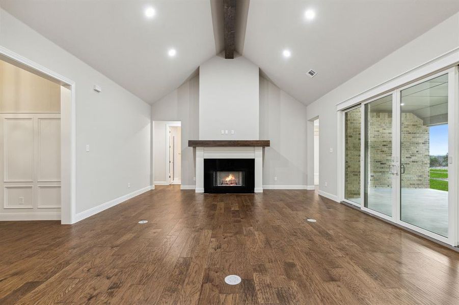 Spacious, unfurnished interior of a new home in , Granbury (Image 30). Spacious, unfurnished interior of a new home in , Granbury (Image 30).