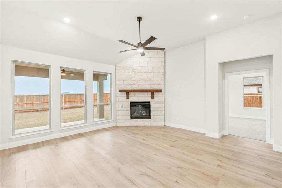 Spacious, unfurnished interior of a new home in Stone River Glen, Royse City (Image 20).