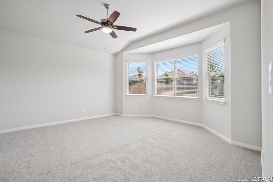 Spacious, unfurnished interior of a new home in Catalina, Converse (Image 28).