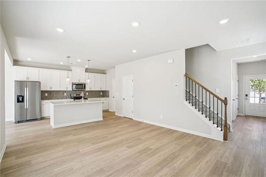Spacious, unfurnished interior of a new home in Hawthorne Station, College Park (Image 28).