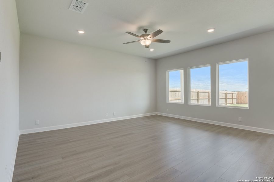 Spacious, unfurnished interior of a new home in Cordova Trails, Seguin (Image 19).