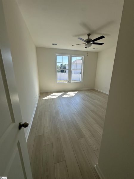 Spacious, unfurnished interior of a new home in Shiloh Trail, Wellford (Image 32).