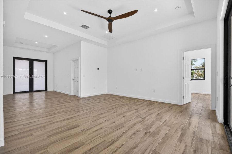 Spacious, unfurnished interior of a new home in , Fort Lauderdale (Image 18).