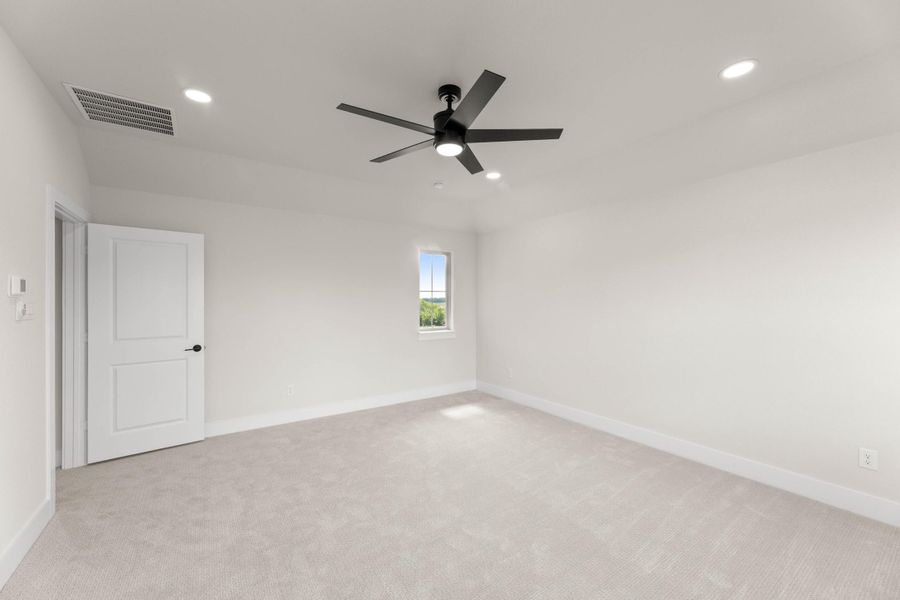 Spacious, unfurnished interior of a new home in Treeline, Justin (Image 18).