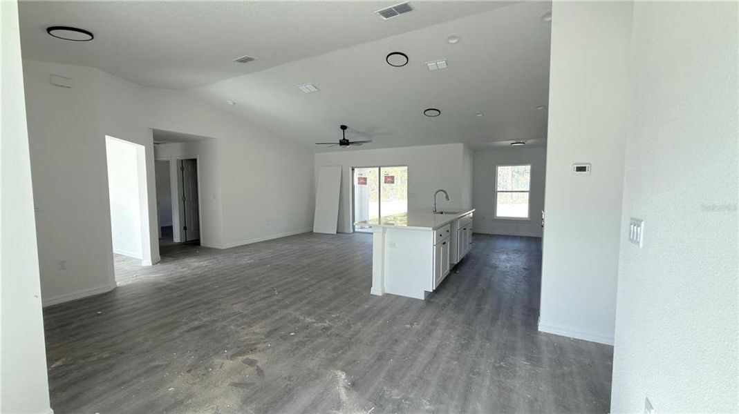 Spacious, unfurnished interior of a new home in , Dunnellon (Image 15).