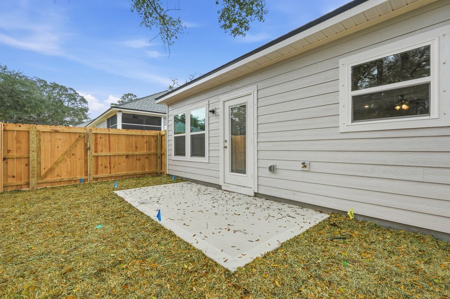 Exterior details and patio area of a home in Live Oak Cottages, Freeport (Image 26).