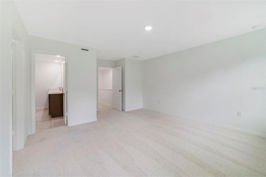 Spacious, unfurnished interior of a new home in Towns at Greenleaf, Oviedo (Image 29).