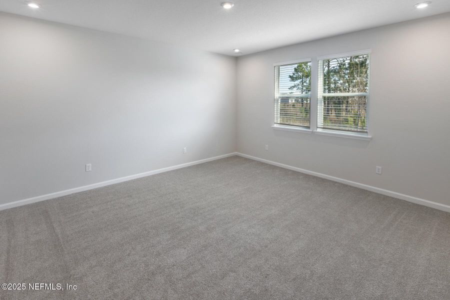 Spacious, unfurnished interior of a new home in Lakes at Bella Lago, Green Cove Springs (Image 23).