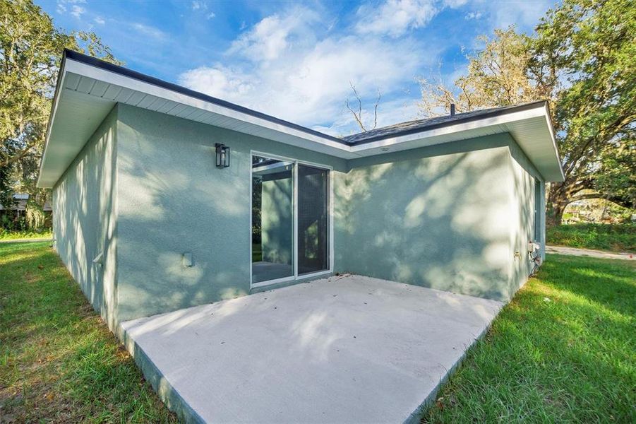 Exterior details and patio area of a home in , Lakeland (Image 4).