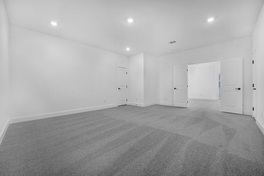 Spacious, unfurnished interior of a new home in Santa Rita Ranch, Liberty Hill (Image 13).