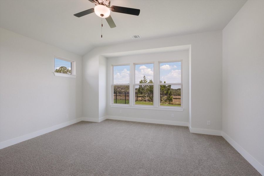 Spacious, unfurnished interior of a new home in Esperanza, Boerne (Image 19).