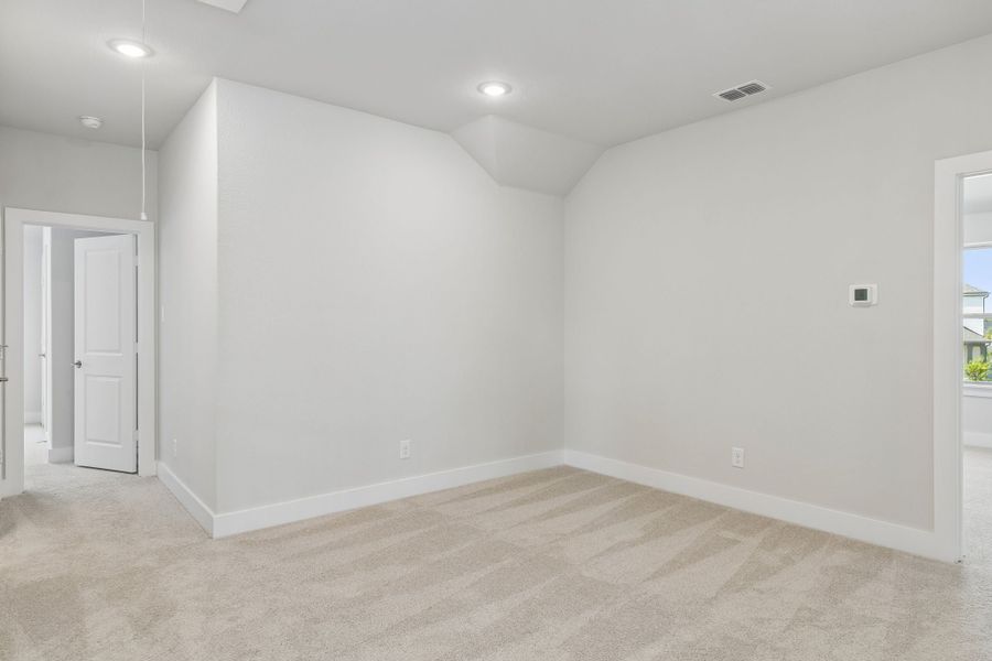 Spacious, unfurnished interior of a new home in Painted Tree Lakeside, McKinney (Image 25).