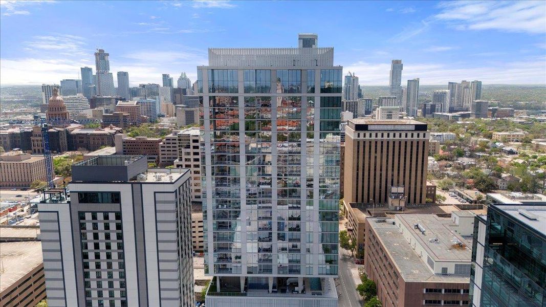 The Linden Residences is a limited collection of 117 luxury residences in the heart of the Arts District in Downtown Austin. The Linden Residences is a limited collection of 117 luxury residences in the heart of the Arts District in Downtown Austin.