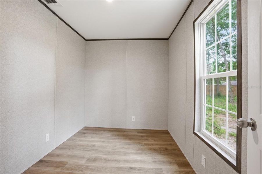 Spacious, unfurnished interior of a new home in , Ocala (Image 13).
