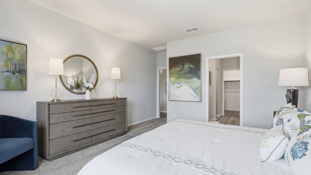 Representative furnished interior of a home built from the Plan by D.R. Horton in Bella Vista, Granbury (Image 16).