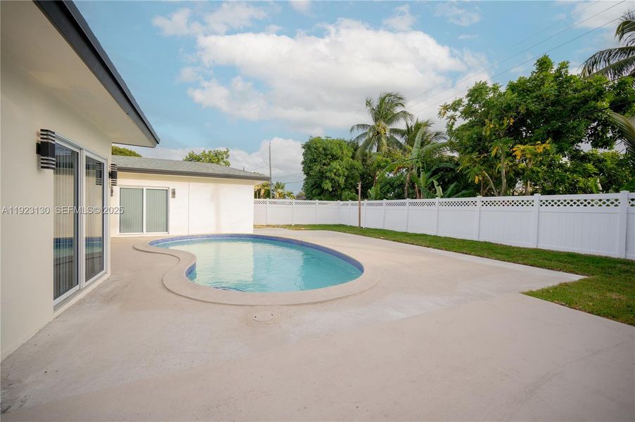 Exterior details and patio area of a home in , Miramar (Image 27).
