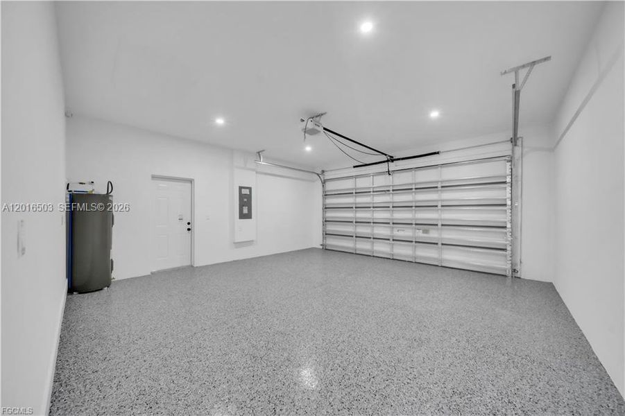 Spacious, unfurnished interior of a new home in , Lehigh Acres (Image 32).