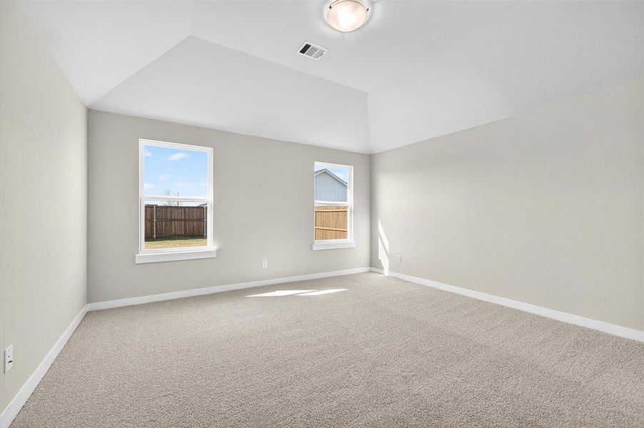 Spacious, unfurnished interior of a new home in Hickory Hill, Sherman (Image 15).