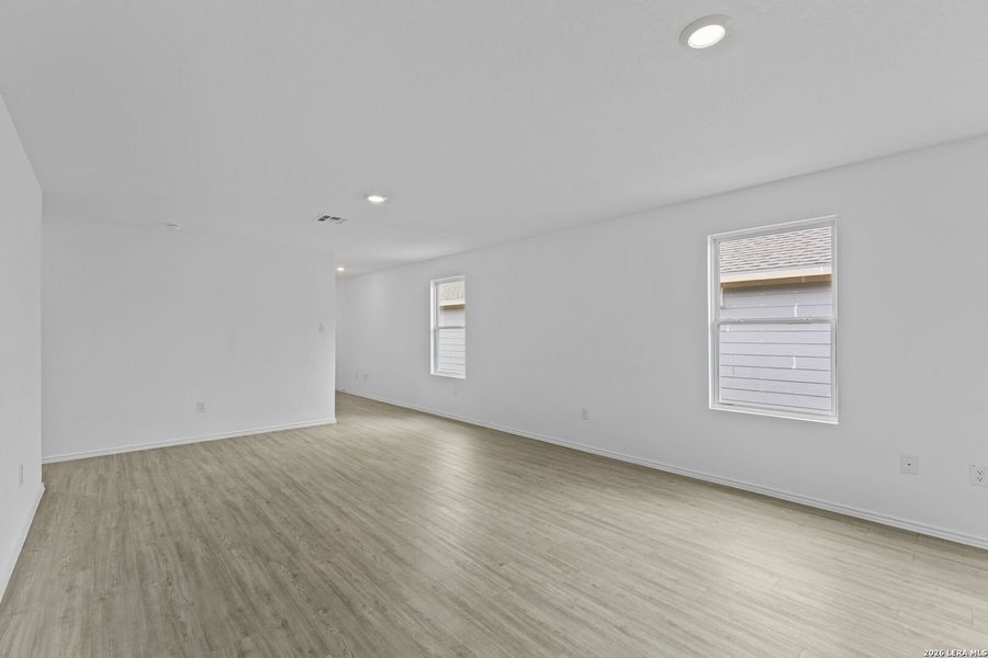 Spacious, unfurnished interior of a new home in , San Antonio (Image 14).