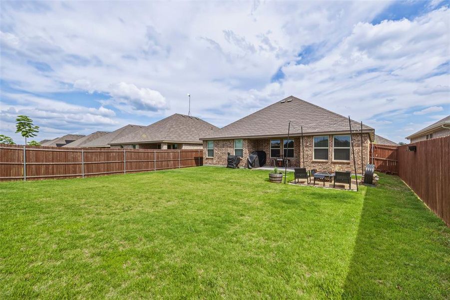 Exterior details and patio area of a home in Stonewyck Farms, Ennis (Image 23).