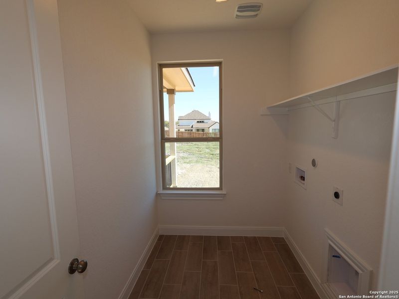 Spacious, unfurnished interior of a new home in Everly Estates, San Antonio (Image 12).
