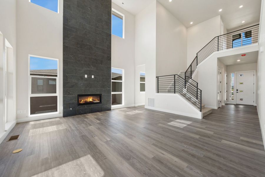 Spacious, unfurnished interior of a new home in Kitchel Lake at Serratoga Falls, Timnath (Image 10).