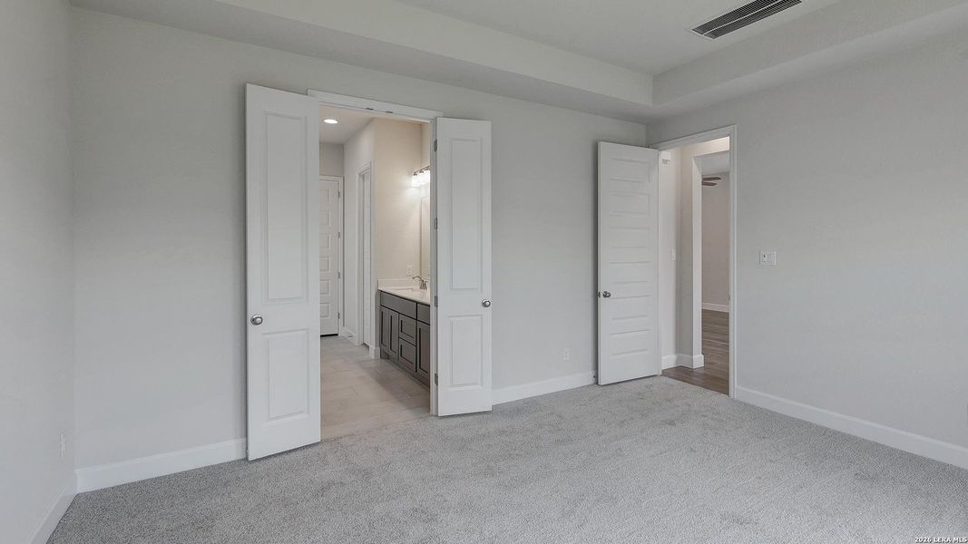 Spacious, unfurnished interior of a new home in Ladera, San Antonio (Image 16).