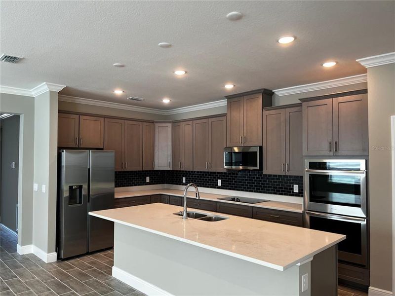 Furnished interior view inside a new home in Villa Pass, Mascotte (Image 10).