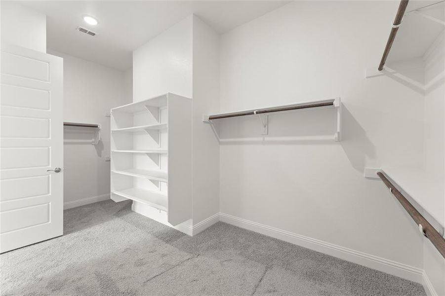 18. 332 Bay Laurel - Closet