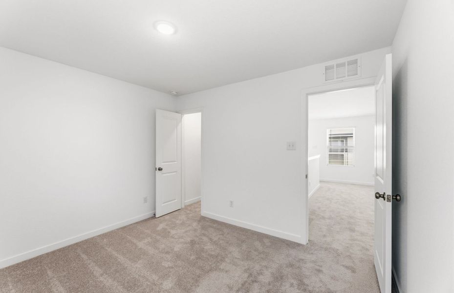 Spacious, unfurnished interior of a new home in Sonterra, Jarrell (Image 39).