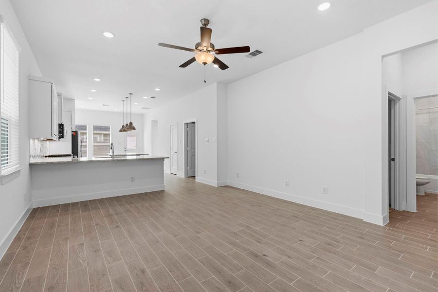 Spacious, unfurnished interior of a new home in Emory Glen, Magnolia (Image 16).