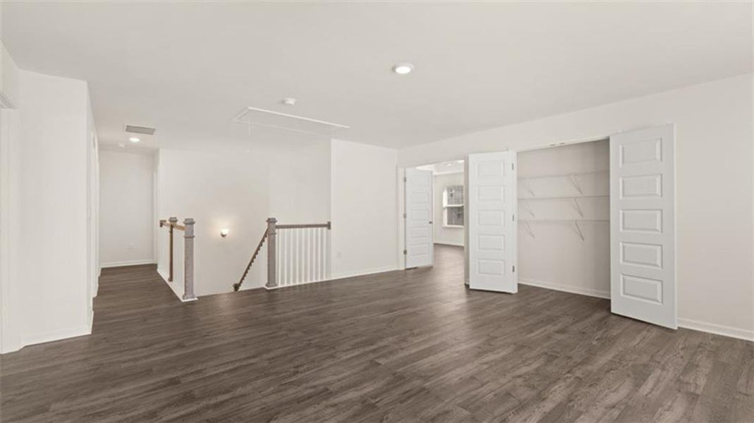 Spacious, unfurnished interior of a new home in Westland, Bogart (Image 20).