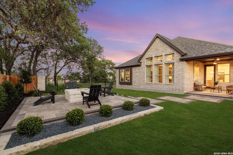 Exterior details and patio area of a home in La Cima, San Marcos (Image 2).