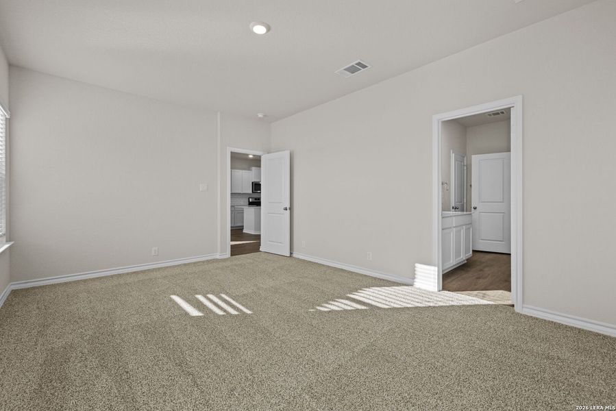 Spacious, unfurnished interior of a new home in Redbird Ranch, San Antonio (Image 14).