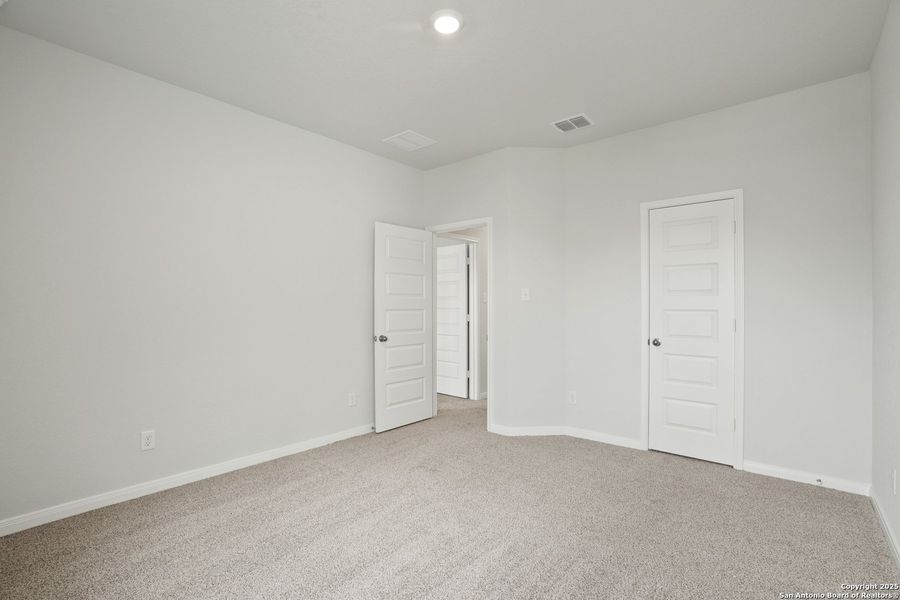 Spacious, unfurnished interior of a new home in Melissa Ranch, San Antonio (Image 23).