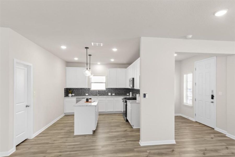 Furnished interior view inside a new home in Saddle Creek, Georgetown (Image 17).