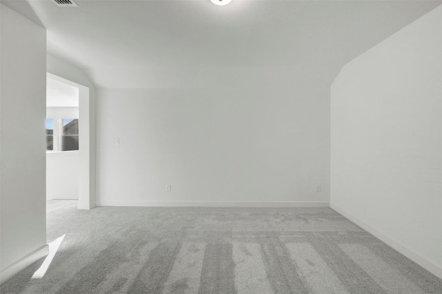 Spacious, unfurnished interior of a new home in Riceland - Enclave Collection, Mont Belvieu (Image 25).