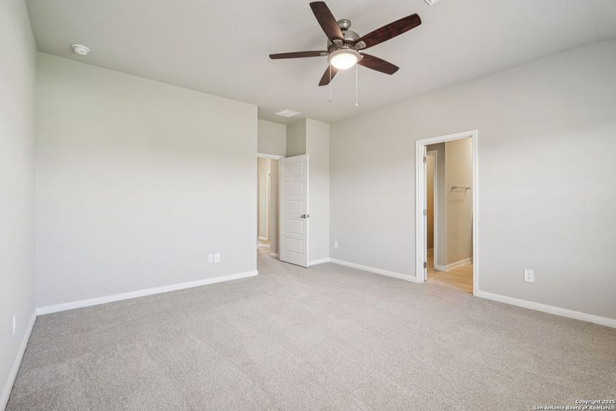 Spacious, unfurnished interior of a new home in Royal Crest, San Antonio (Image 33).