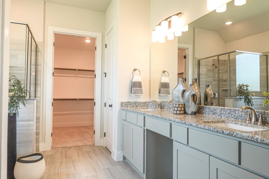 Representative furnished interior of a home built from the The Aleutian by Lillian Custom Homes in Polo Ridge, Heath (Image 6).