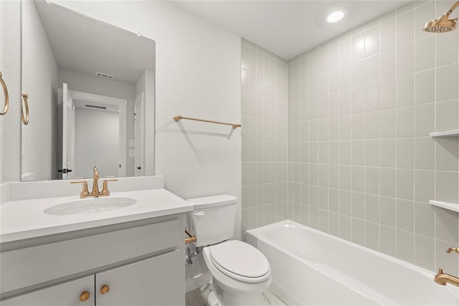 14. 2902 Wheelhouse - 2ND Bath 14. 2902 Wheelhouse - 2ND Bath