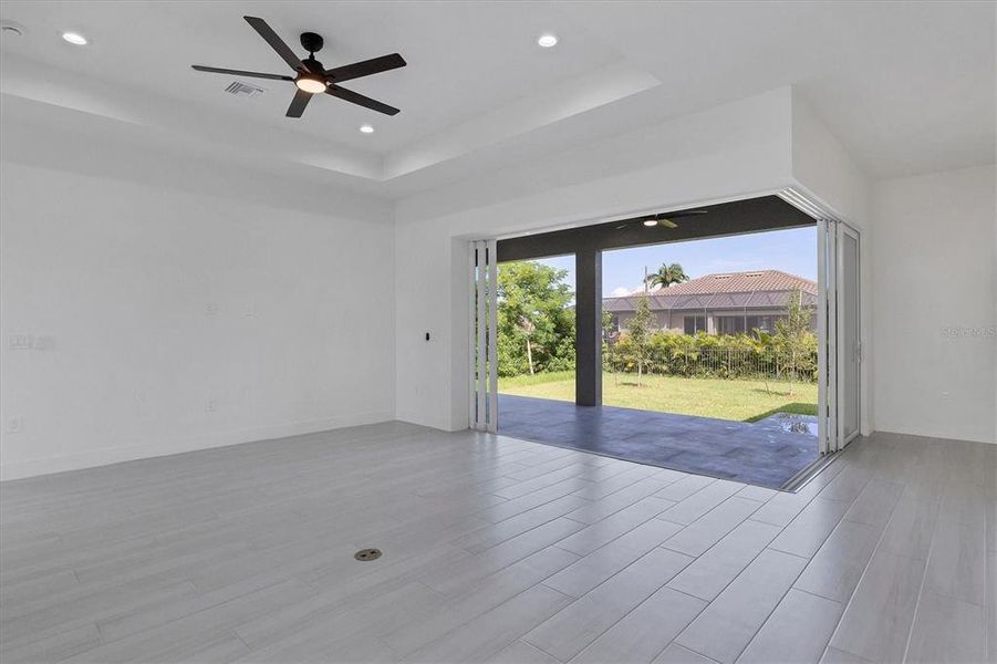 Spacious, unfurnished interior of a new home in , Port Charlotte (Image 14).