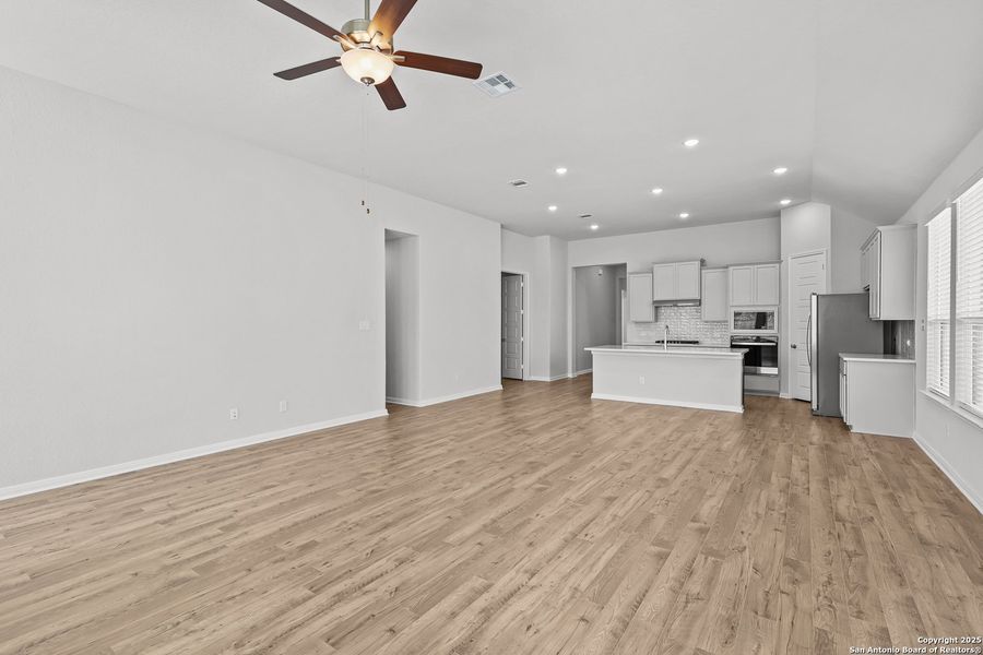 Spacious, unfurnished interior of a new home in Mayfair 50', New Braunfels (Image 18).