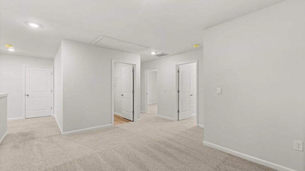 Spacious, unfurnished interior of a new home in Village at Pine Valley, Gainesville (Image 18).