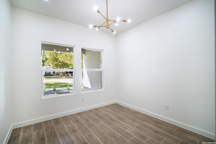 Spacious, unfurnished interior of a new home in , La Vernia (Image 24).