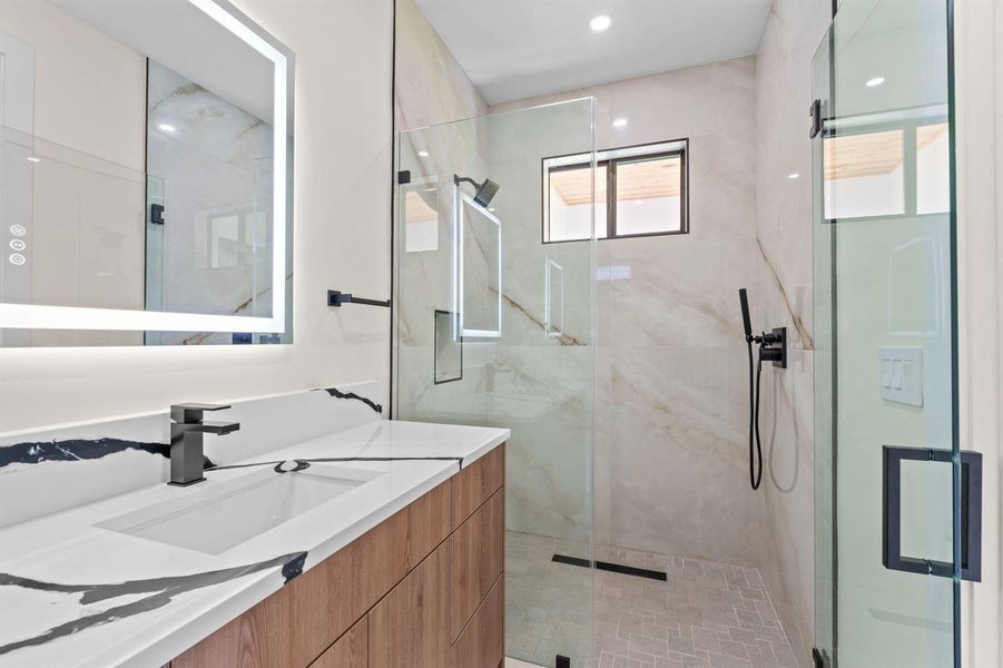 42-web-or-mls-A7405149