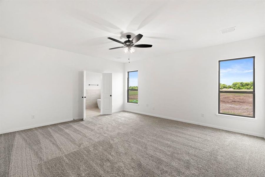 Spacious, unfurnished interior of a new home in , Waxahachie (Image 27).