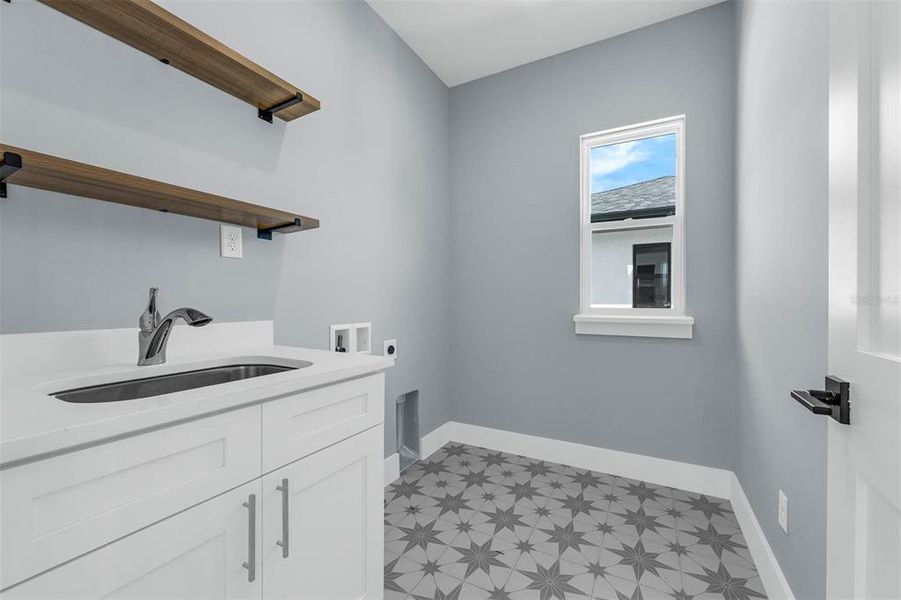 Furnished interior view inside a new home in , Orlando (Image 14).